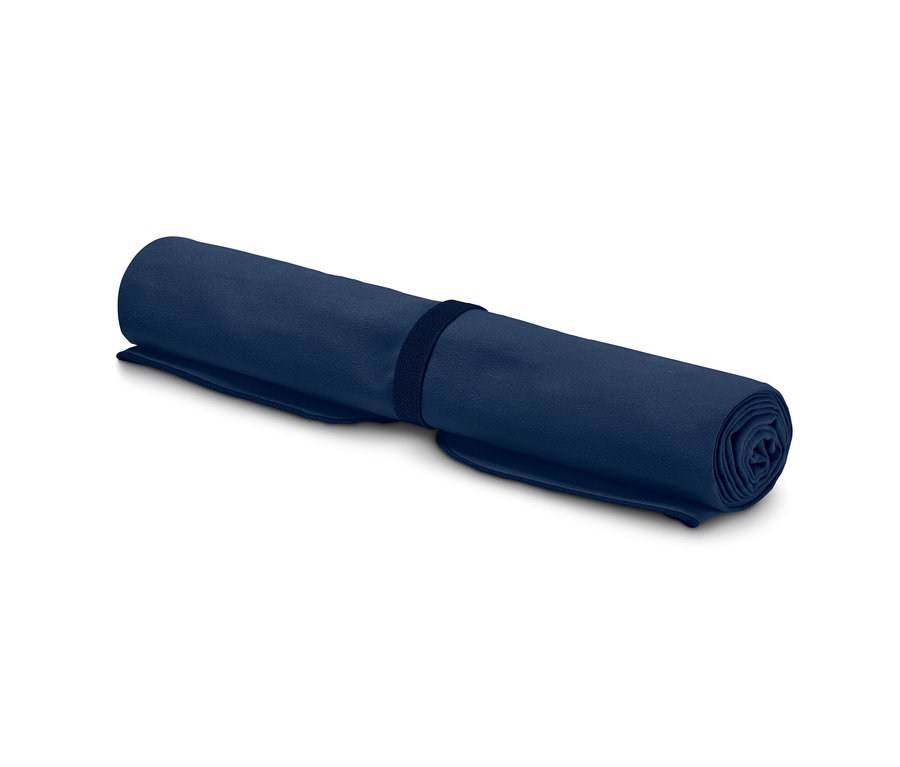 Rulo yapılmış, yaklaşık 50 x 100 cm boyutlarında, şeritle sabitlenmiş bir outdoor havlusu.