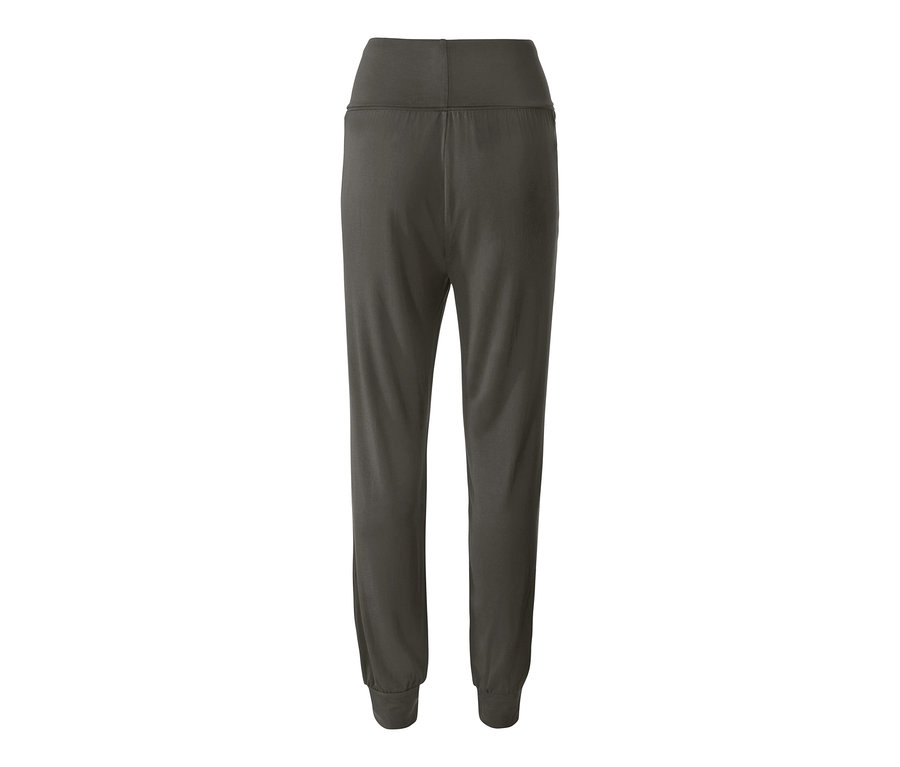 Beyaz arka planda yoga pantolonu