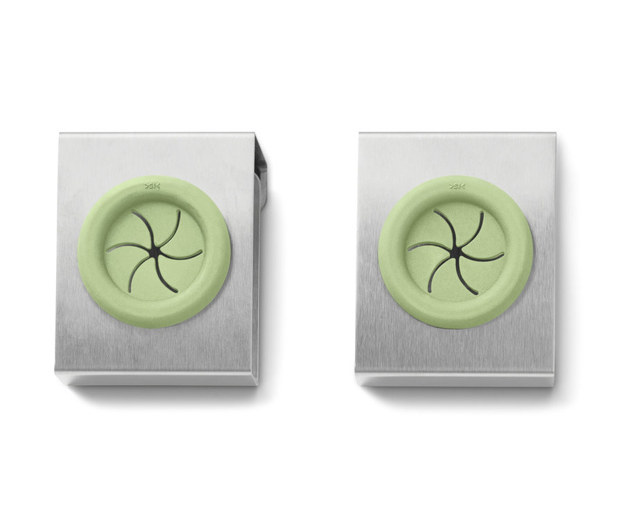 İki adet bulaşık bezi tutucu.