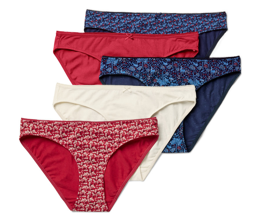 Beş farklı renk ve desende kadın külodu üst üste duruyor.