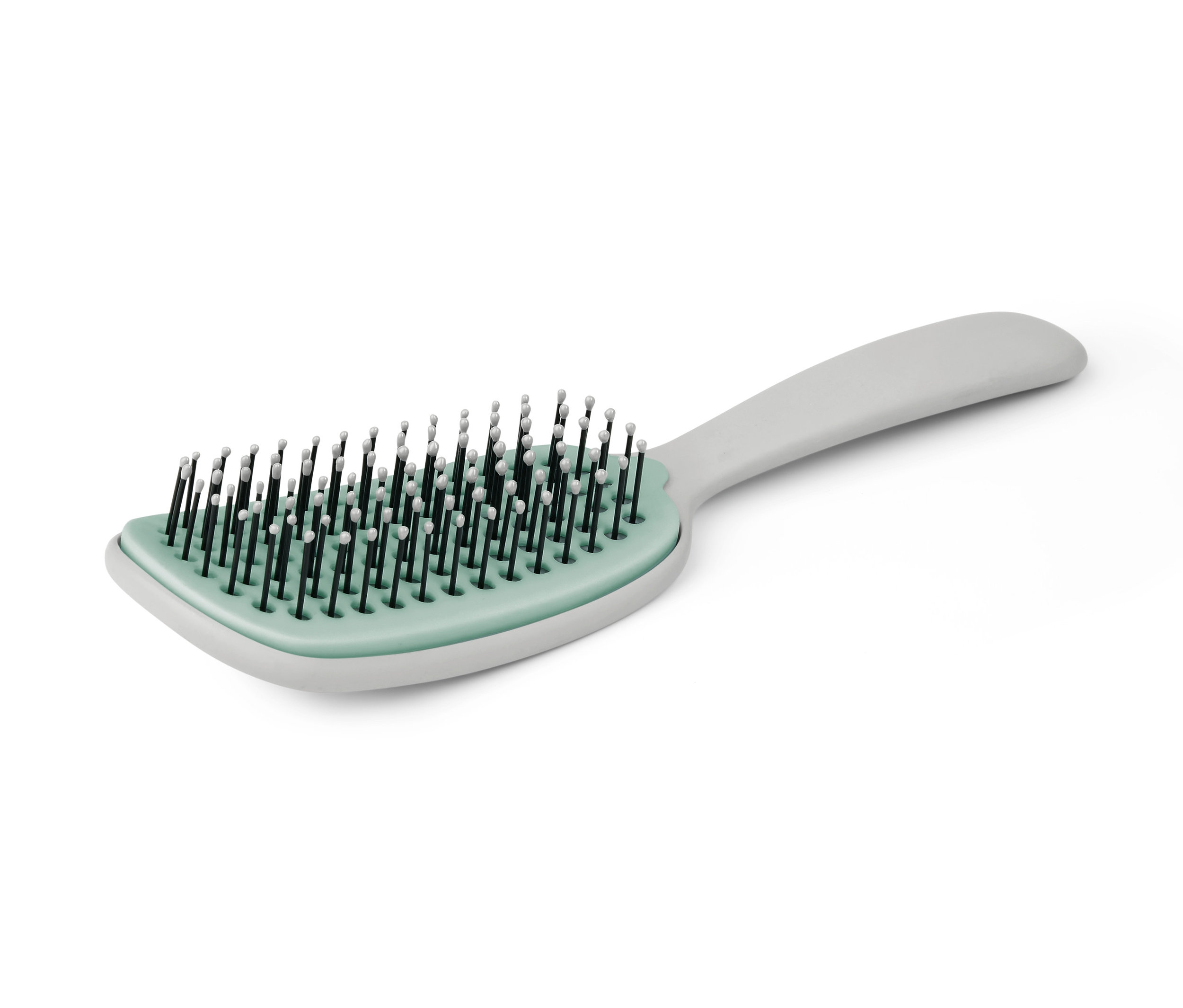 Beyaz bir arka plan üzerinde Koruyucu Yastıklı bir Saç Fırçası.