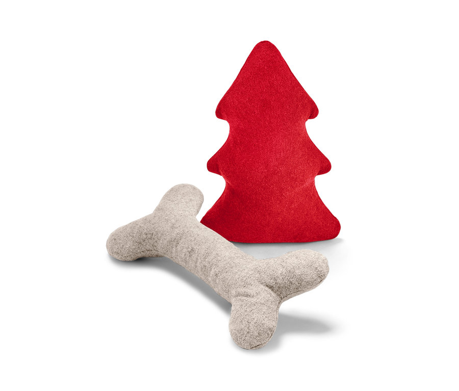 Kırmızı peluş ağaç ve peluş kemik içeren iki parçalı köpek oyuncak seti.