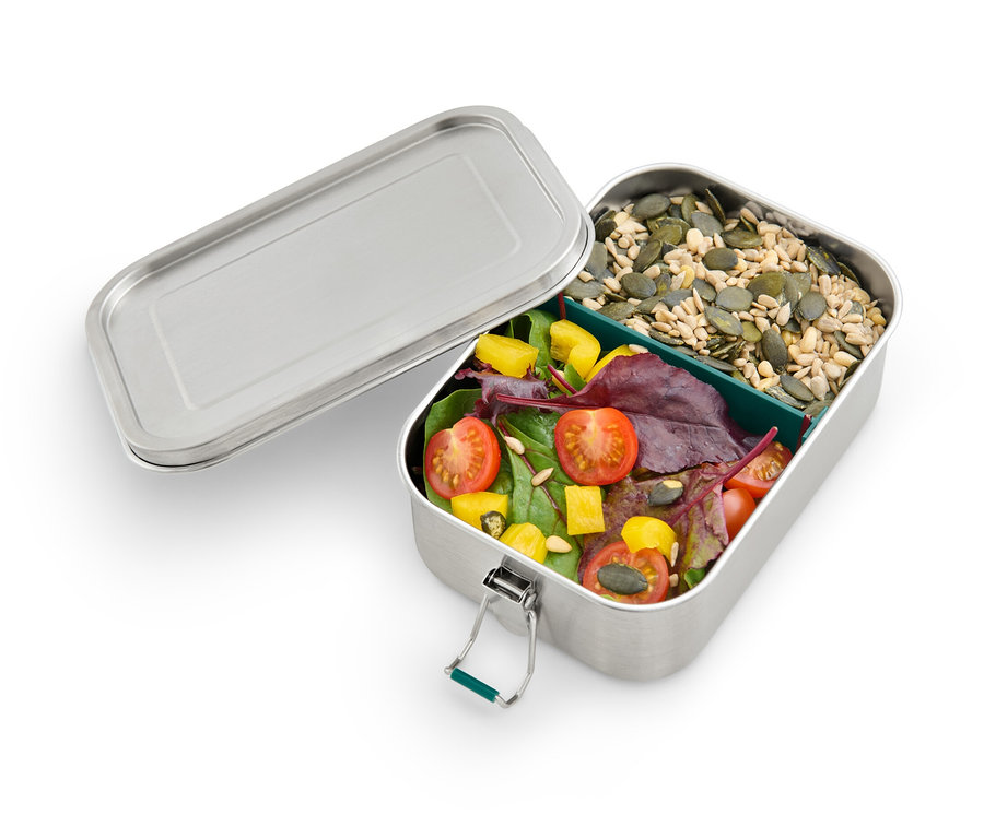 Domates, salata ve tohum içeren açık Sefer Tası.