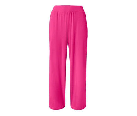 Beyaz bir arka plan üzerinde pembe bir Jersey Culotte Pantolon.