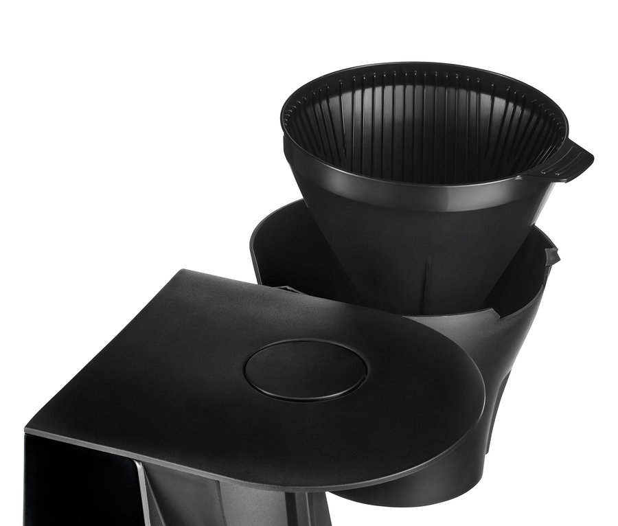 Siyah »Let's Brew« Filtre Kahve Makinesi'nin ayrıntılı çekimi.