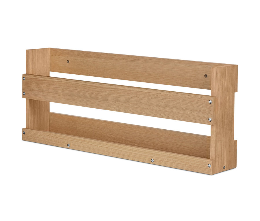 Ahşap duvar rafının yakın çekim görüntüsü.