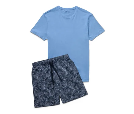 Mavi şortlu pijama takımı.