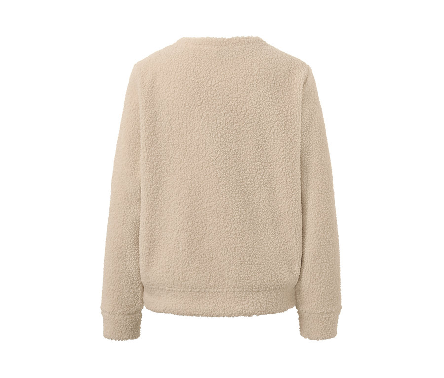 Krem rengi pelüş kazağın yakın plan detayı.