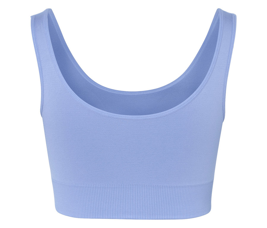 Açık mavi bir spor sutyeninin yakın çekim detayı.