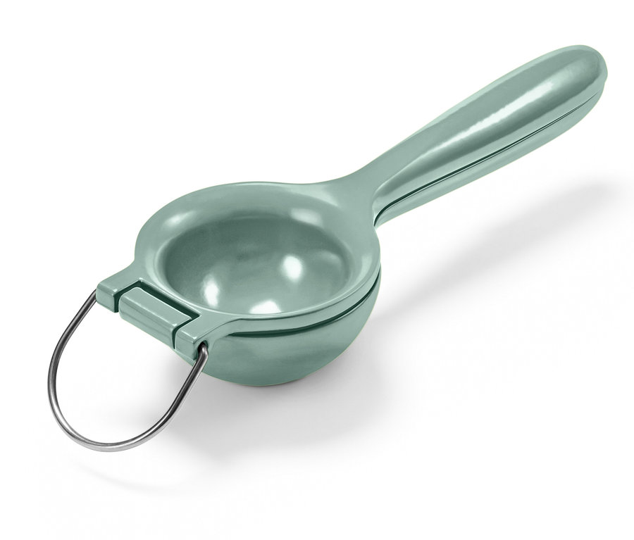 Metal saplı yeşil limon sıkacağı.