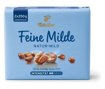 Bir paket Tchibo Feine Milde öğütülmüş kahve, 2x250g. Ambalaj üzerinde kahve çekirdekleri resimleri bulunur.