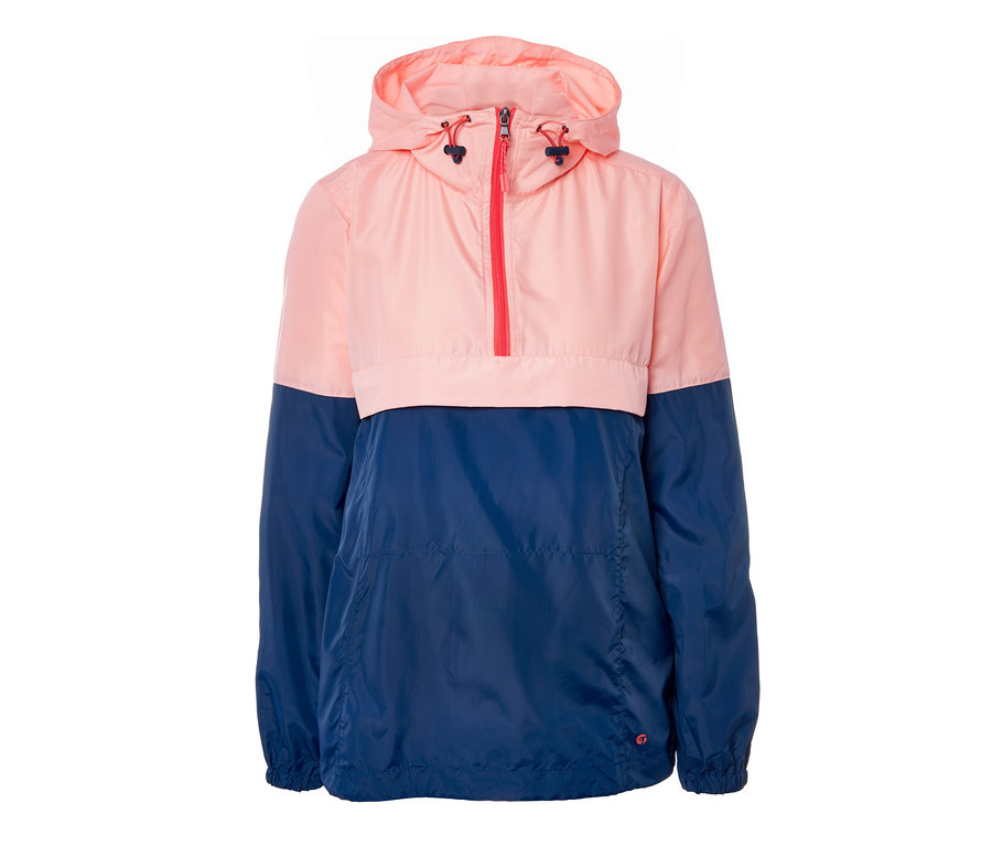 Pembe ve mavi renklerde katlanabilen rüzgar montu.