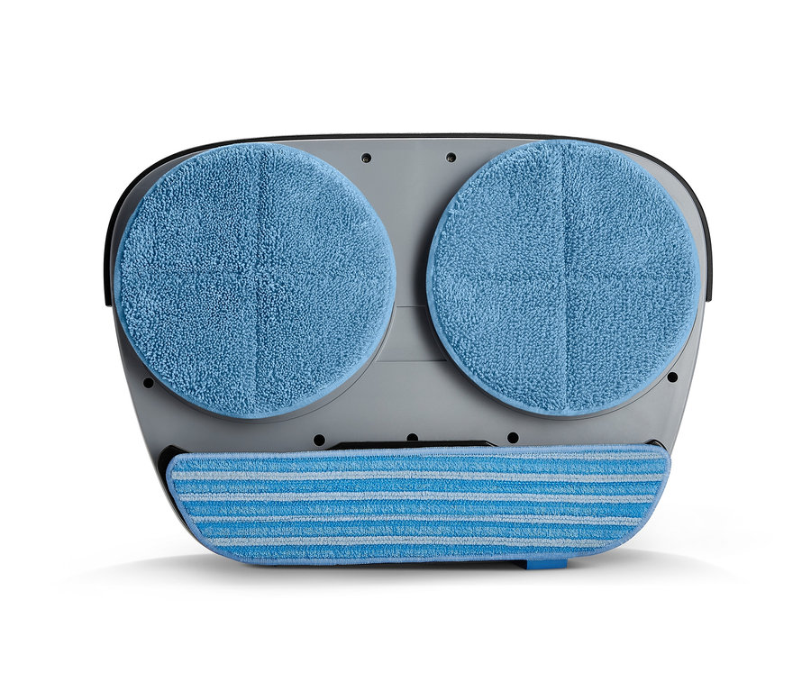 İki mavi yuvarlak pedli ve mavi çizgili dikdörtgen pedli elektrikli zemin temizleyicinin yakın çekimi.