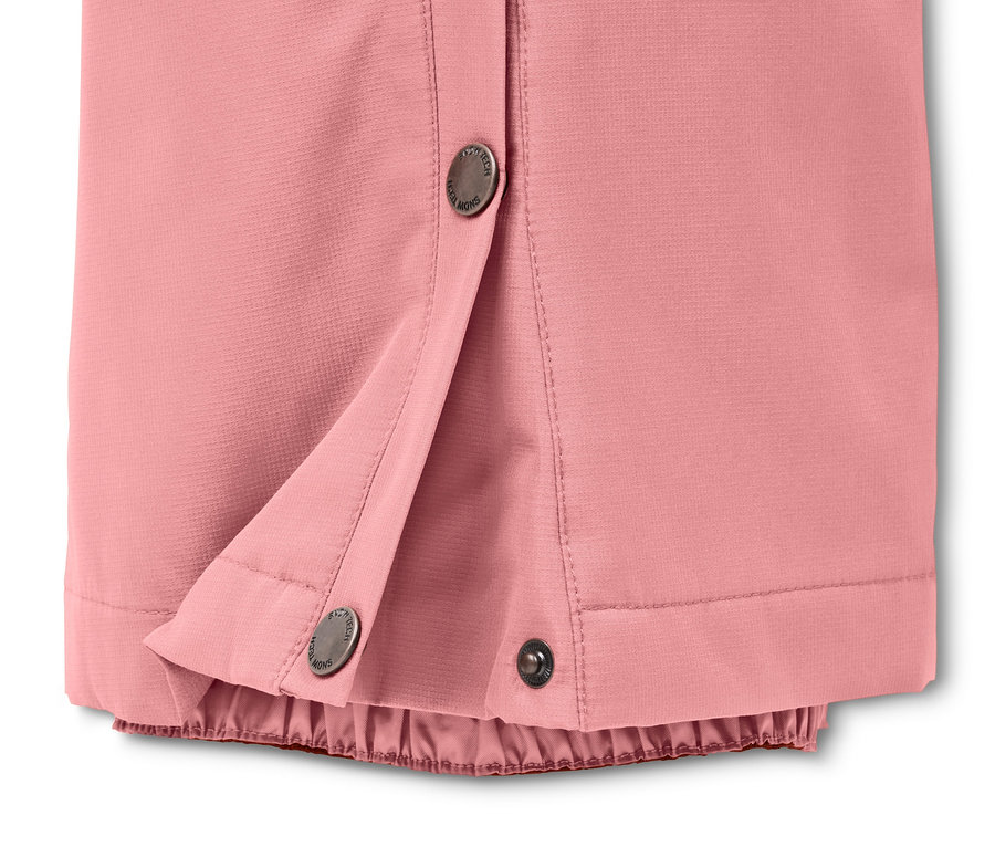 Çıtçıtlı kapamalı pembe kayak ve snowboard pantolonu detayı.