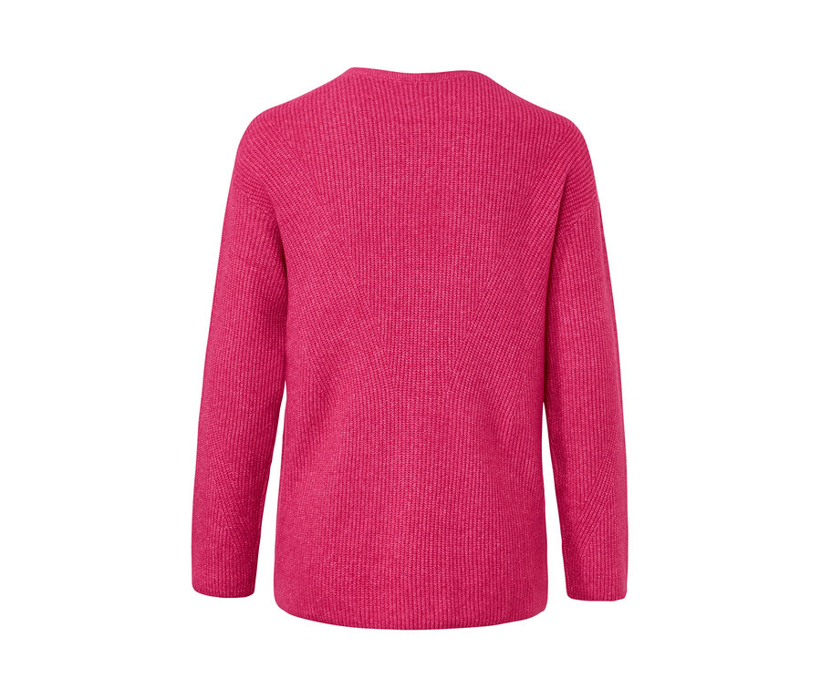 Ahududu rengi, kalın örgülü kazak arkadan görünümü.