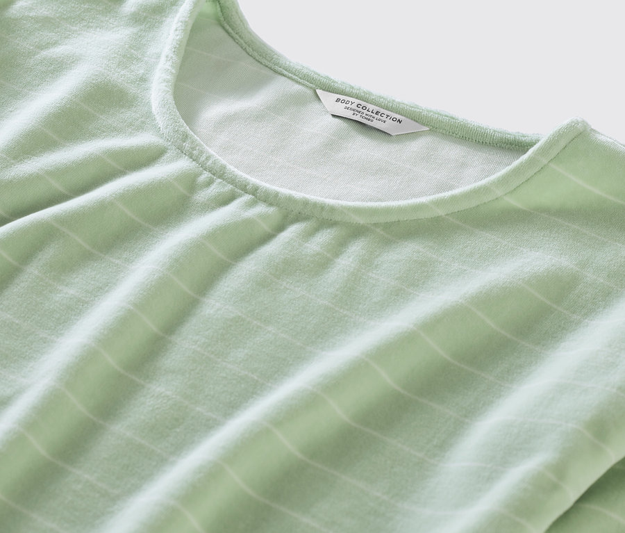 Beyaz çizgili yeşil renkli Niki Pijama Takımı detayı.