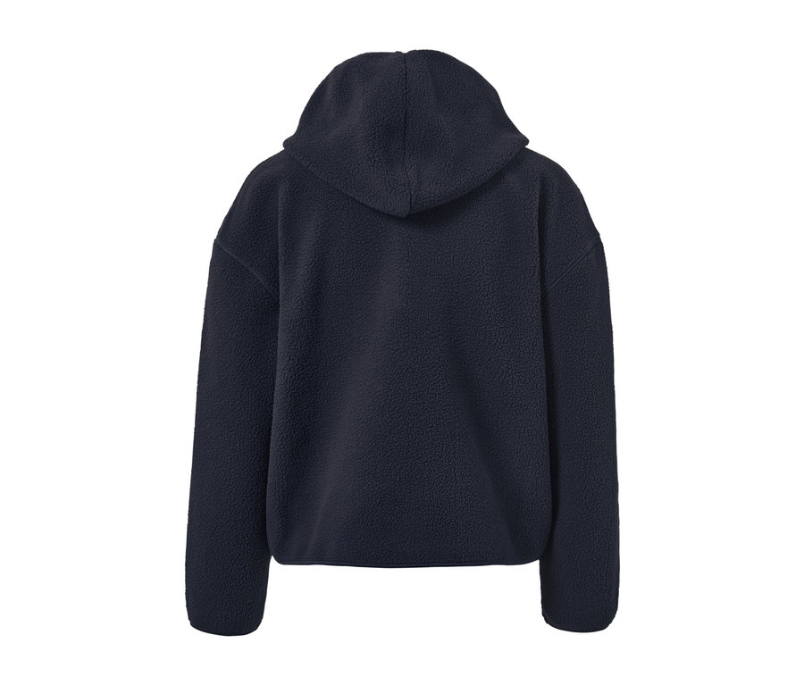 Kapüşonlu teddy kazağın yakın çekim detayı