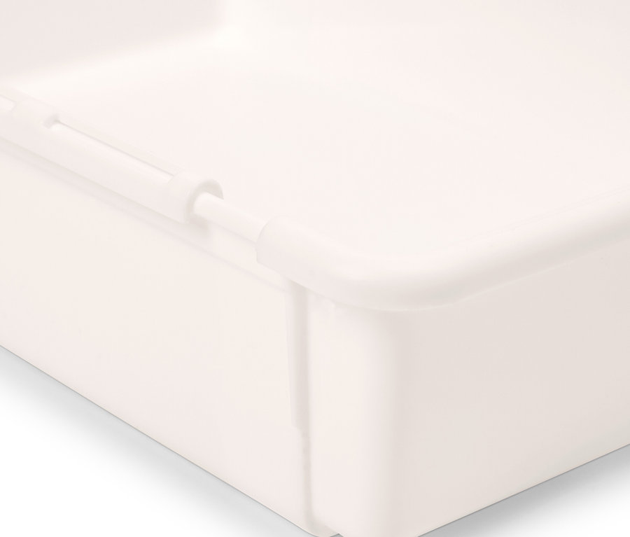 Beyaz plastik saklama kutusunun köşe detayı.