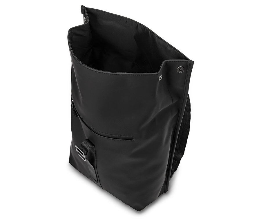 Dış cebi olan açık siyah sırt çantası.