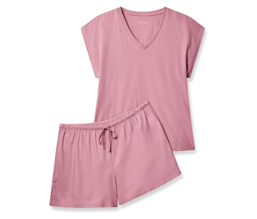 Kısa kollu, V yakalı üst ve bağcıklı şorttan oluşan pembe kısa pijama takımı.