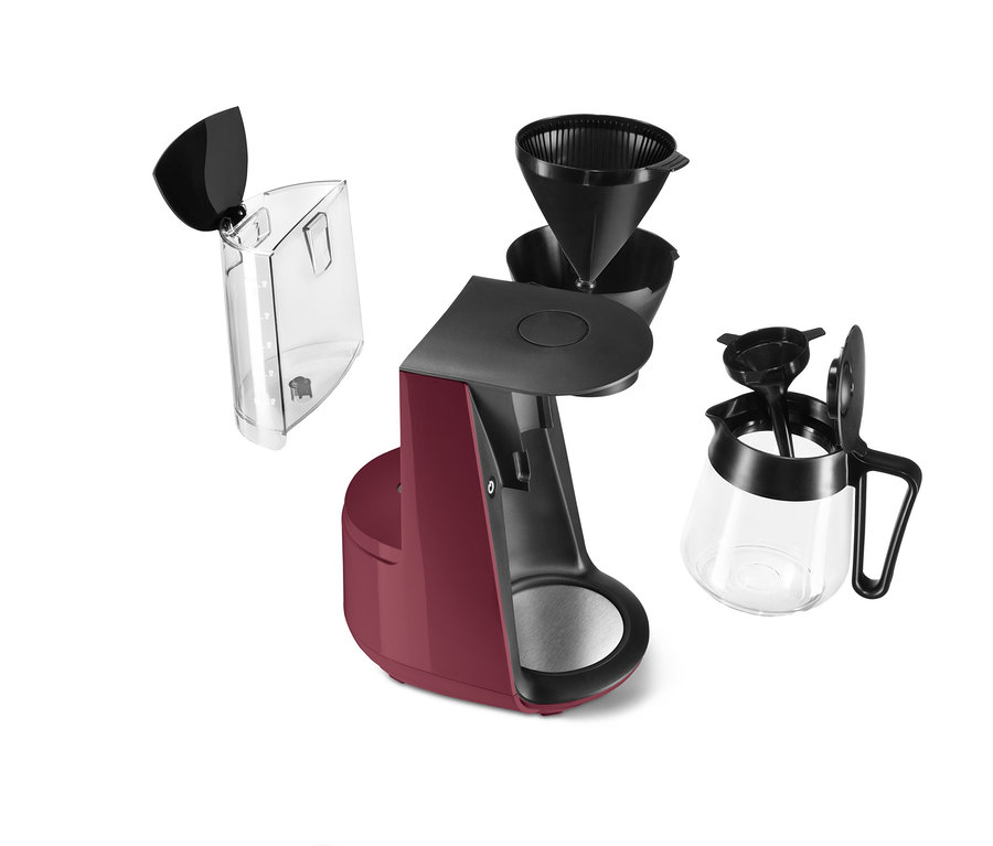 Berry renginde bir »Let's Brew« Filtre Kahve Makinesi ve aksesuarları.