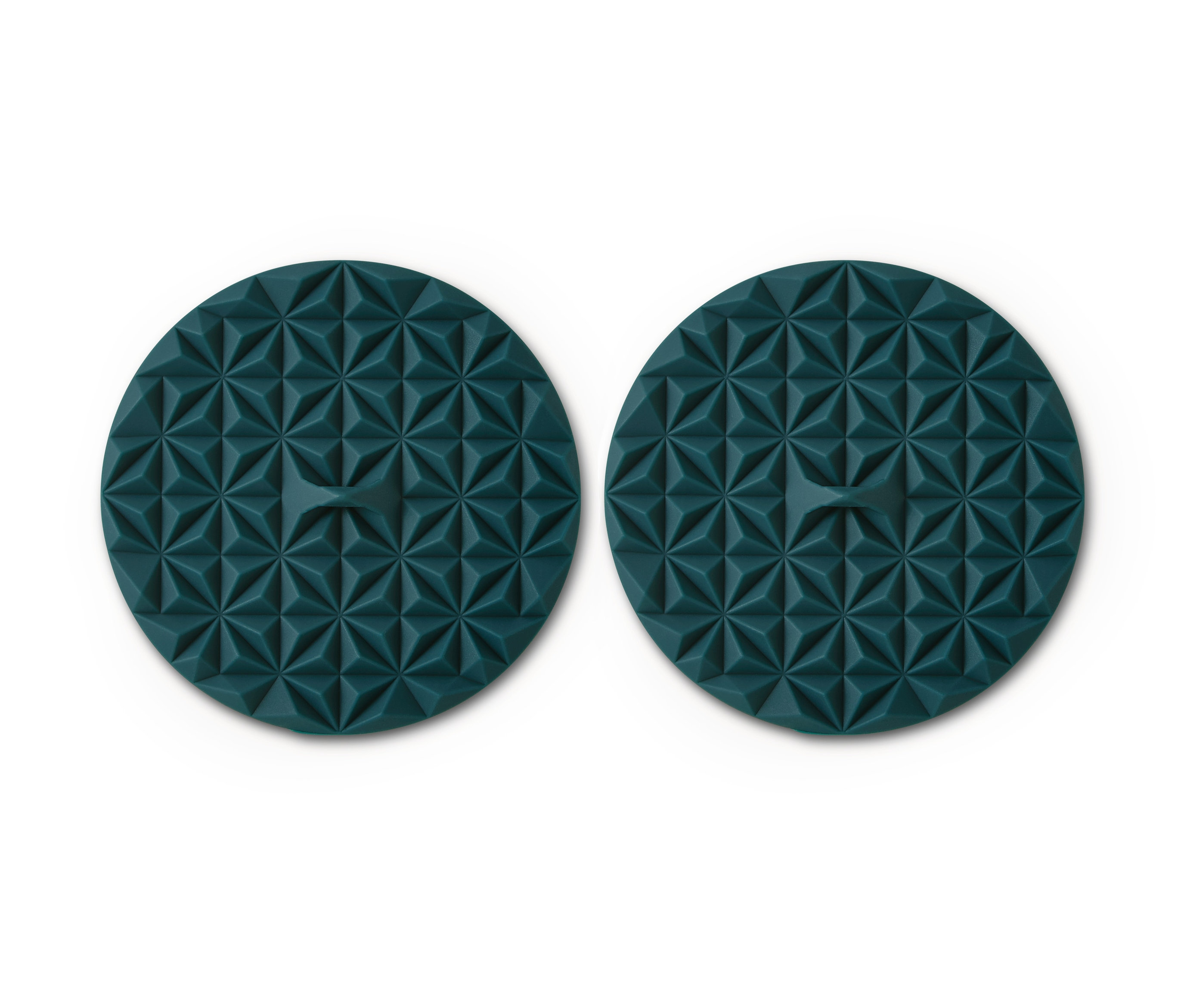 Geometrik desenli iki adet küçük silikon kapak.