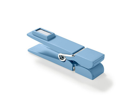 Tek bir mavi buzdolabı mıknatısı.