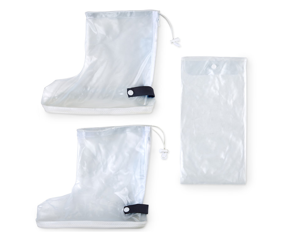 Beyaz bir arka planda iki adet Ayakkabı Koruma Kılıfı ve bir kılıf.