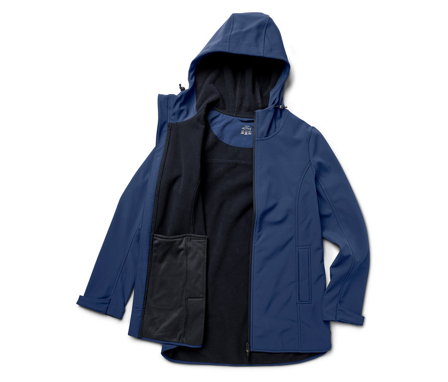 Kapüşonlu, açık ve siyah astarlı mavi softshell ceket.