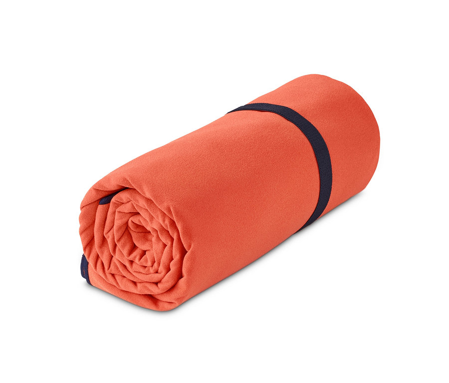 Rulo yapılmış turuncu renkli, yaklaşık 100 x 200 cm boyutlarında Outdoor XL Banyo Havlusu.
