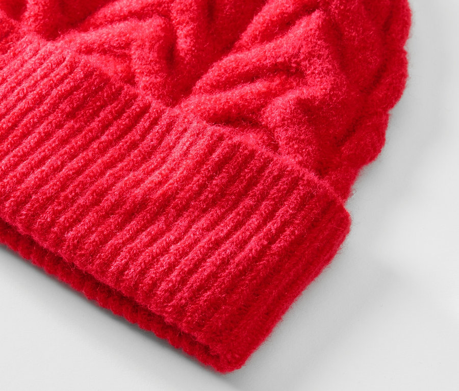 Saç örgüsü motifli örgü bere yakın çekim