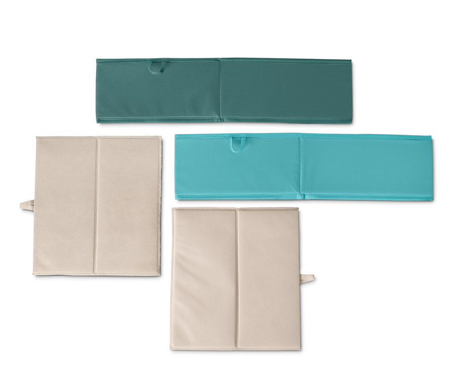 İki adet büyük çekmece düzenleme kutusu, biri yeşil diğeri turkuaz ve iki adet daha açılmış bej kutu.