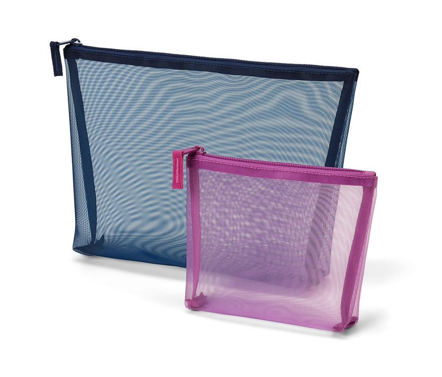 İki adet saklama çantası, biri koyu mavi, diğeri mor.