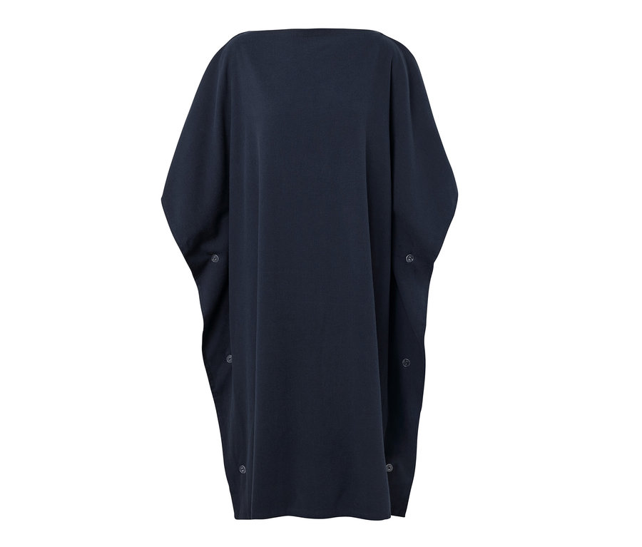 Yanlarında düğmeleri olan lacivert 2'si 1 arada Banyo Havlusu ve Panço.