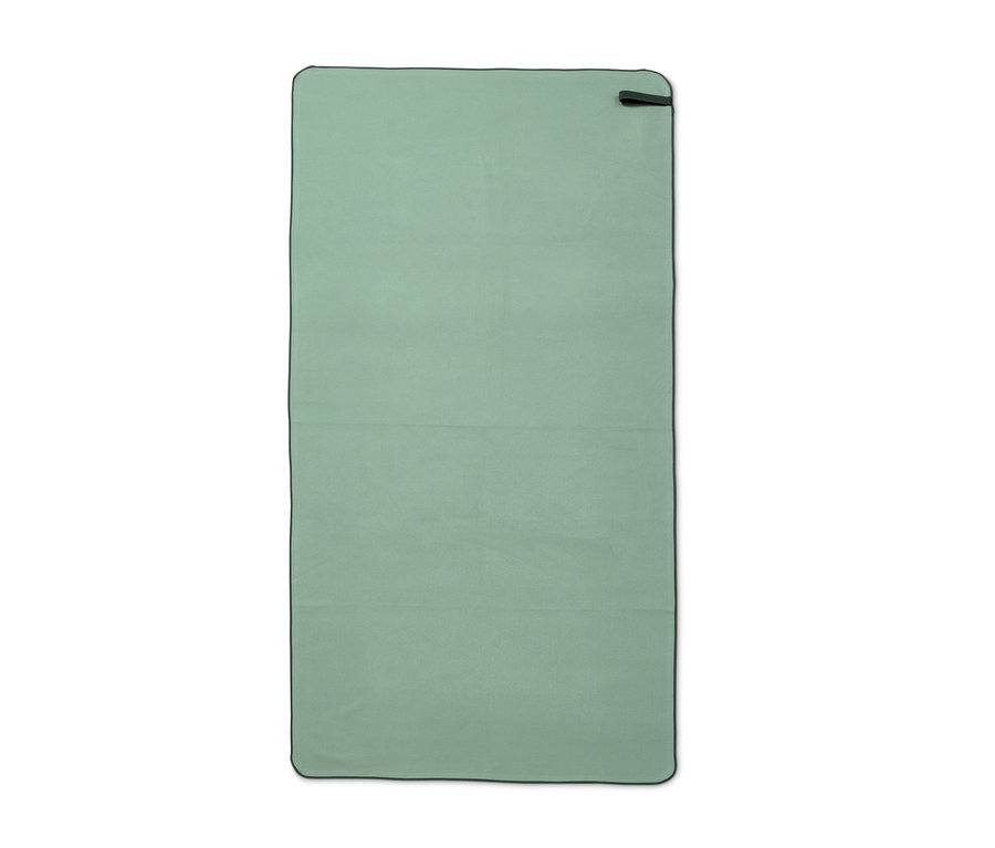 Yaklaşık 70 x 140 cm boyutlarında yeşil renkli Outdoor El Havlusu.