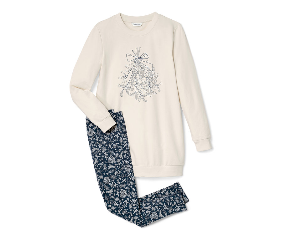 Krem rengi desenli taytlı pijama beyaz bir arka planda duruyor.