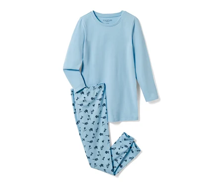 Mavi çocuk pijama takımı.