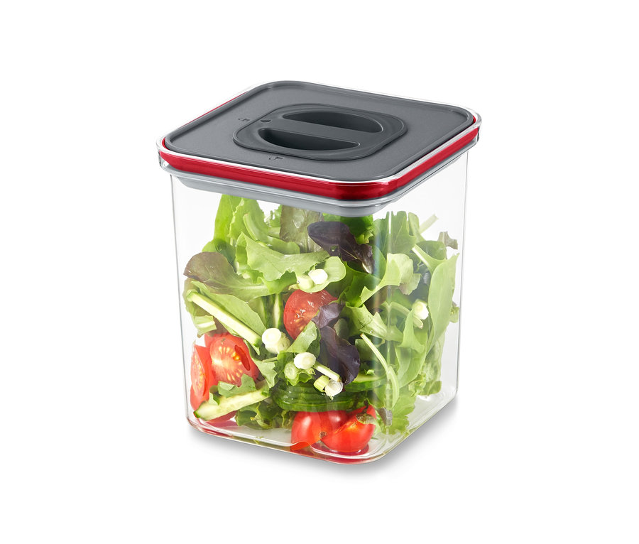 2'li Vakumlu Taze Saklama Kutusundan birinde salata.