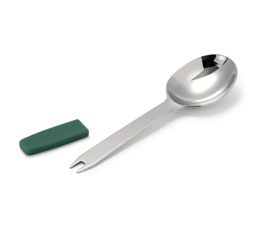 Paslanmaz çelik kaşık ve yeşil kılıf.