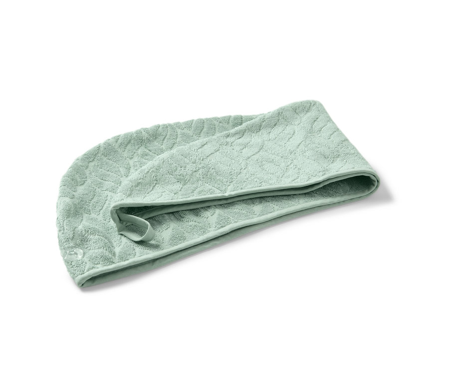 Yeşil renkli türban saç havlusu.