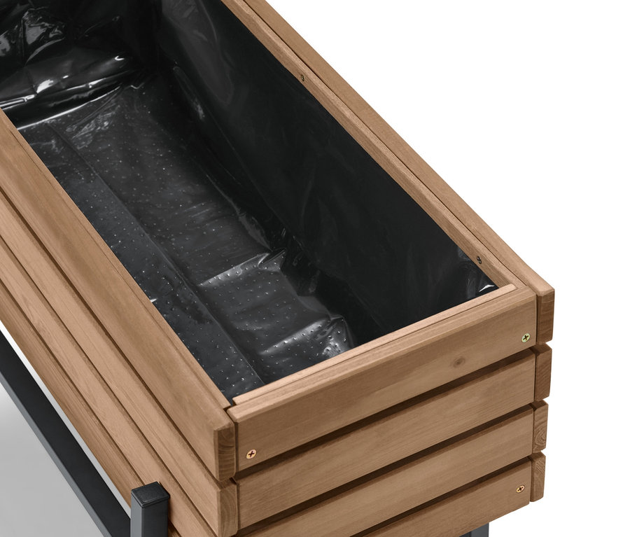 Siyah iç kısma sahip boş bir Elin Kutu Saksı'nın yukarıdan ayrıntılı görünümü.