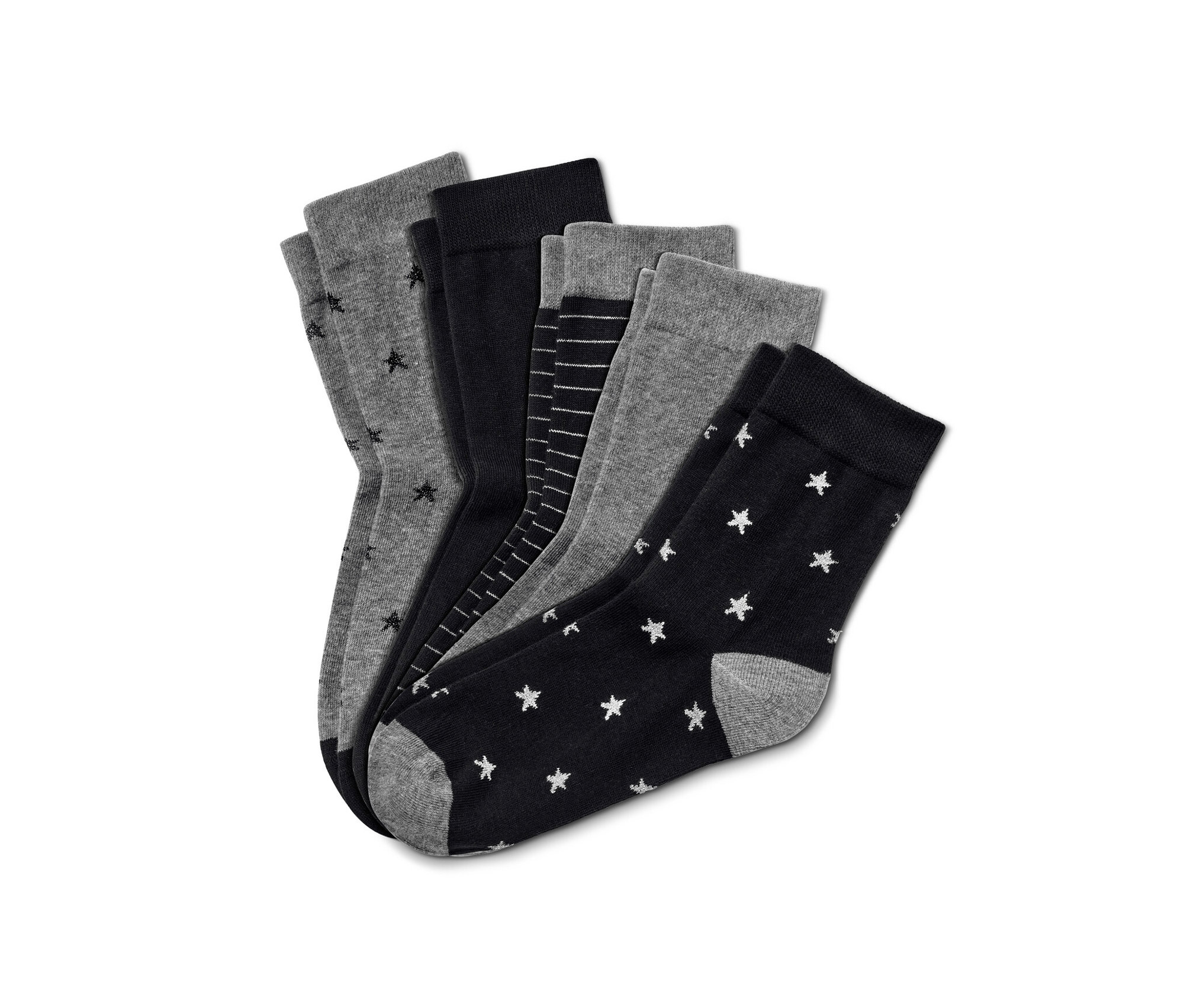 Farklı renk ve desenlerde beş çift çorap.