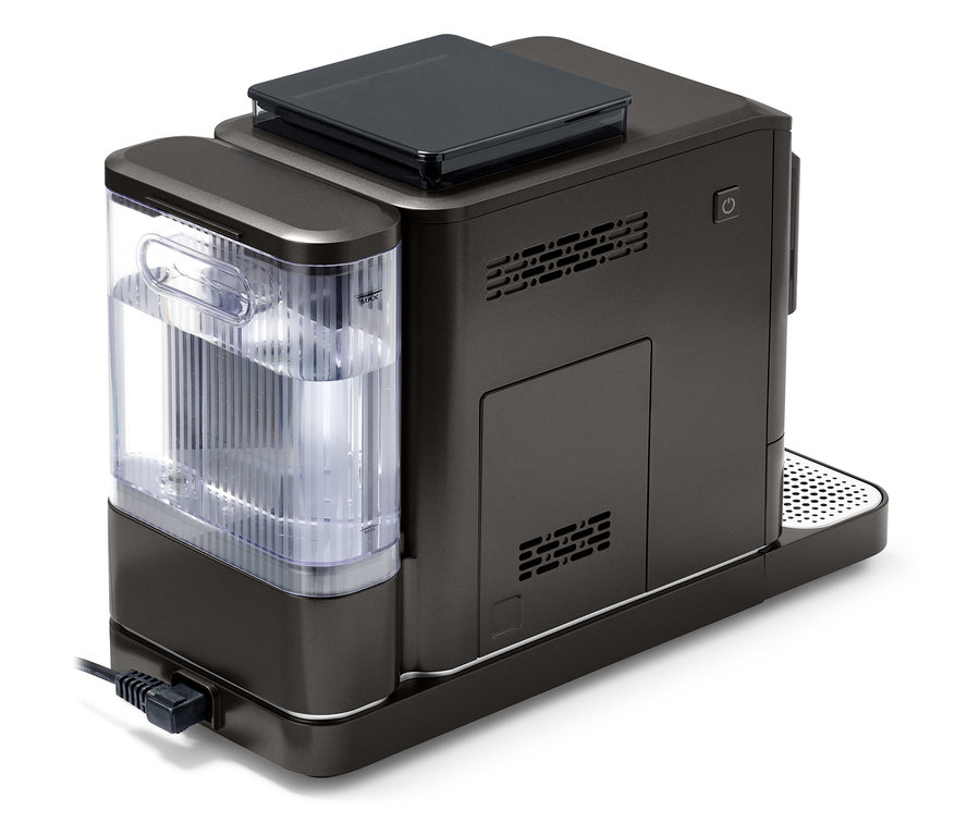 Şeffaf su haznesi olan »Esperto 2 Milk« Granite Black kahve makinesinin detayı.