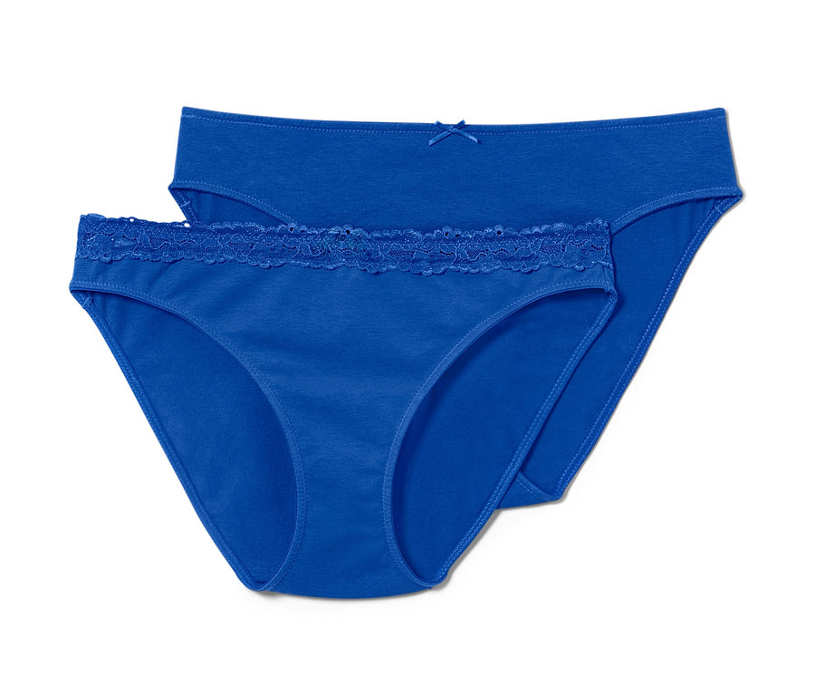 İki adet mavi slip külot. Biri dantelli, diğeri fiyonklu.