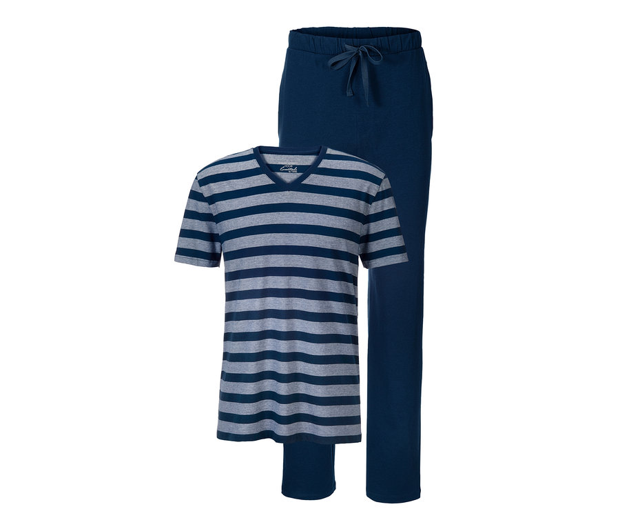 Çizgili, kısa kollu pijama ve lacivert pijama altı.