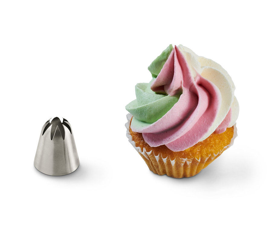 Dekorlu muffin yanında Çok Uçlu Sıkma Torbası Seti bulunmaktadır.