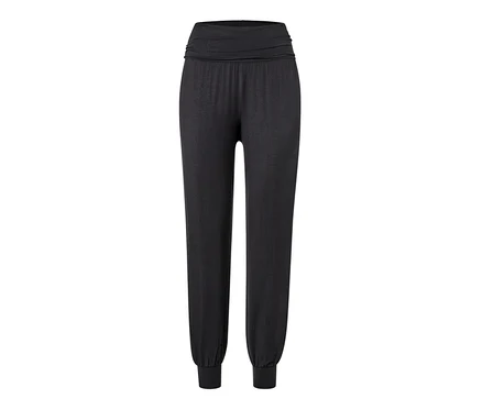 Siyah yoga pantolonu.
