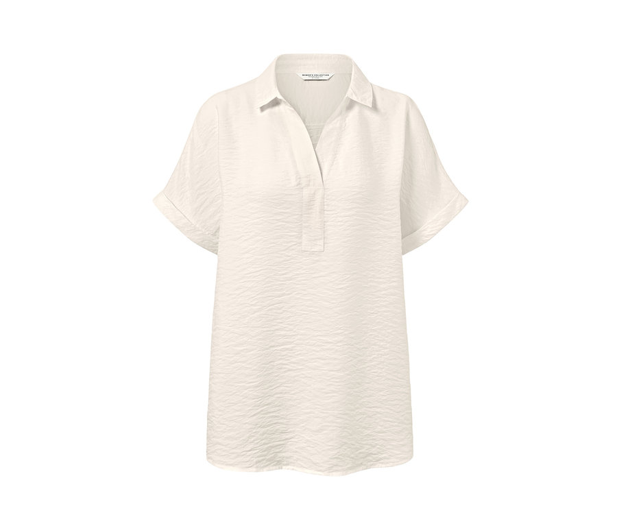 Kısa kollu, krem rengi bir bluz.