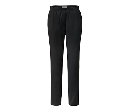 Siyah jogger pantolon.