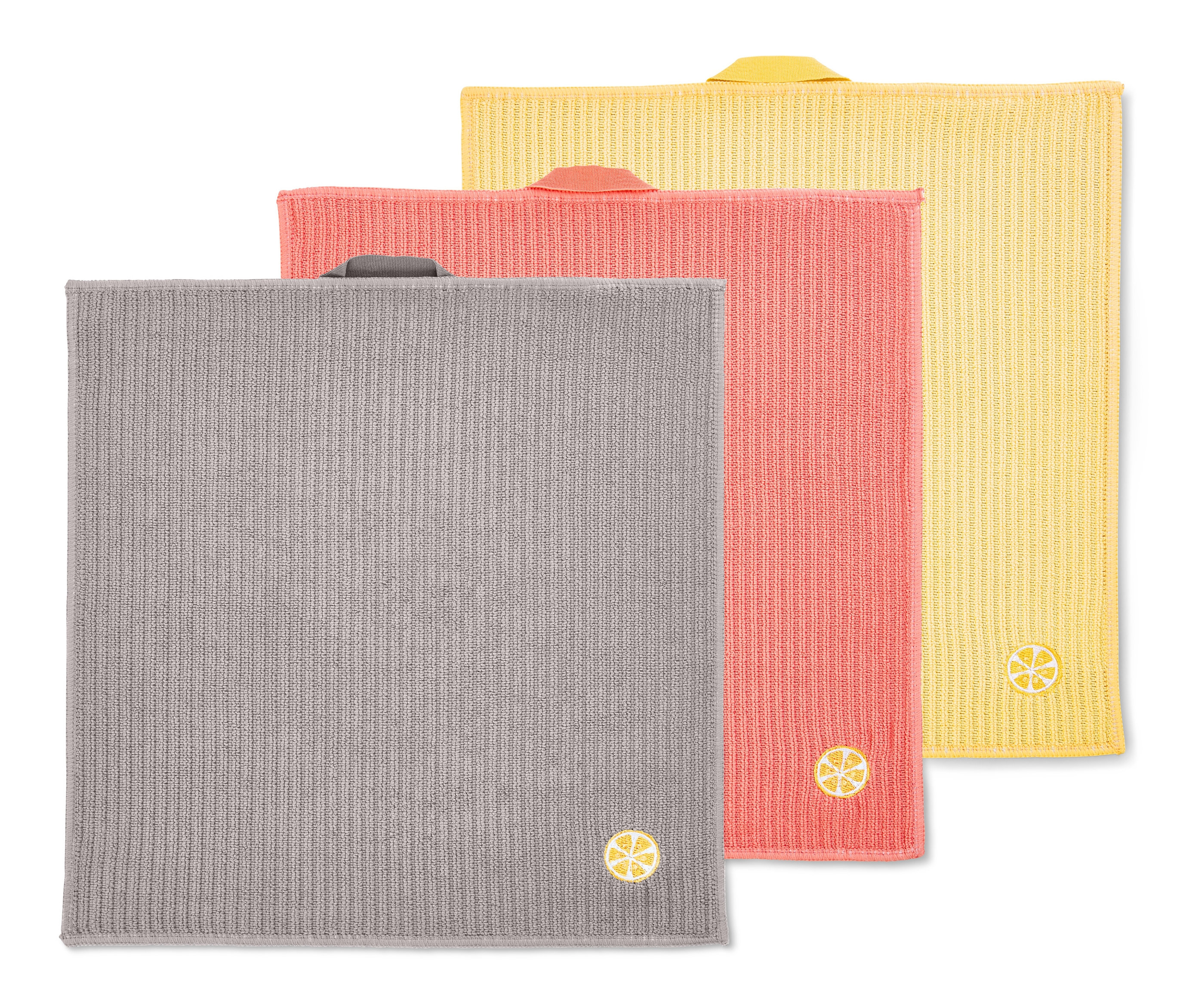Üzerinde limon motifi bulunan gri, somon ve sarı renklerde üç adet üniversal temizlik bezi.